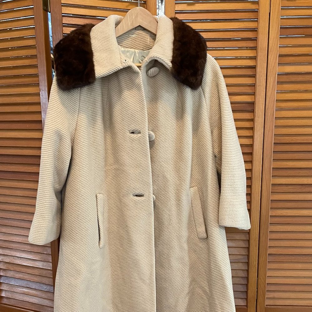 Parisian Vintage Wool Coat Fur Colar!